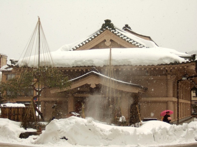 山中温泉 菊の湯 男湯 外観 雪景色