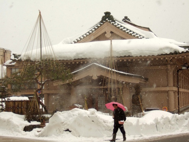 山中温泉 菊の湯 男湯 外観 雪景色