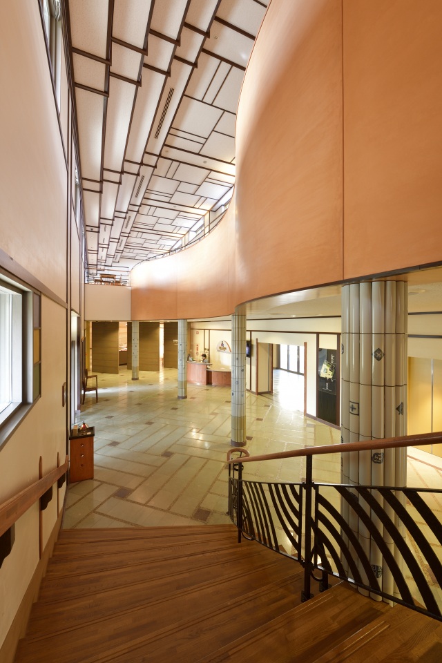 石川県九谷焼美術館　内観